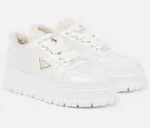 Plateau-Sneakers aus Leder mit Shearling