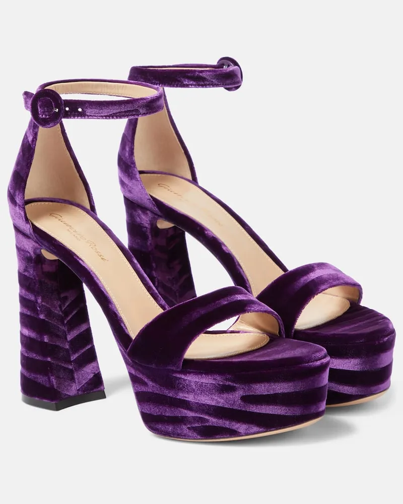 Gianvito Rossi Plateausandalen Holly aus Samt Violett