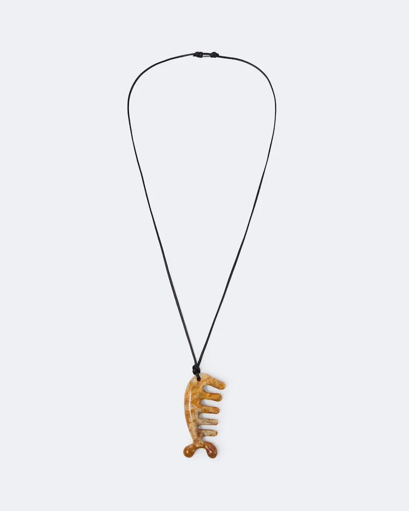 Christophe Lemaire Halskette Gua Sha aus Leder mit Jaspis Gelb