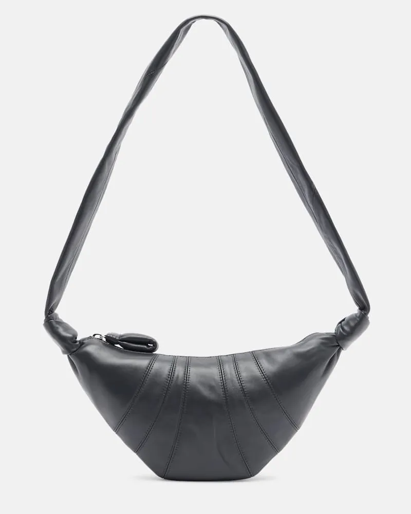 Christophe Lemaire Schultertasche Croissant Small aus Leder Blau