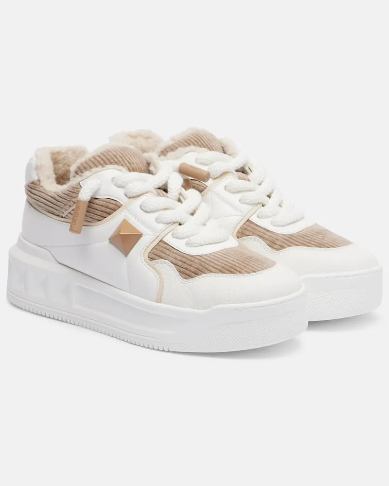 Valentino Garavani Sneakers One Stud XL aus Leder und Cord Weiß