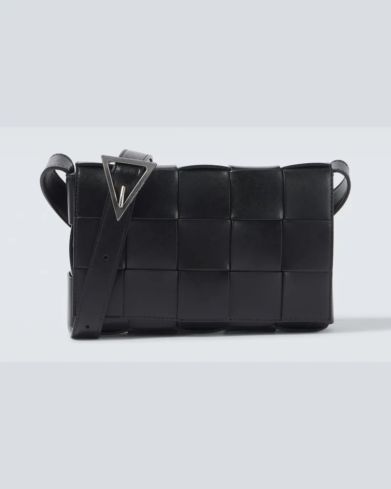 Bottega Veneta Crossbody Bag Cassette aus Leder Schwarz