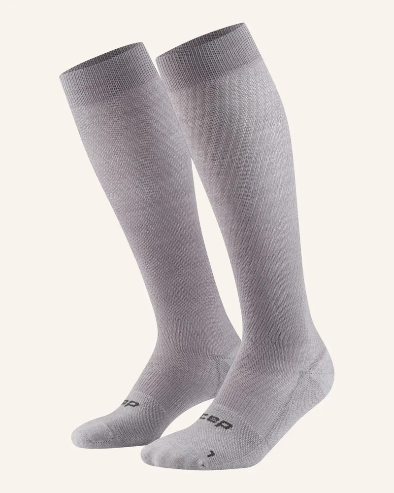 CEP Kniestrümpfe Core flight socks zum Reisen Hellgrau