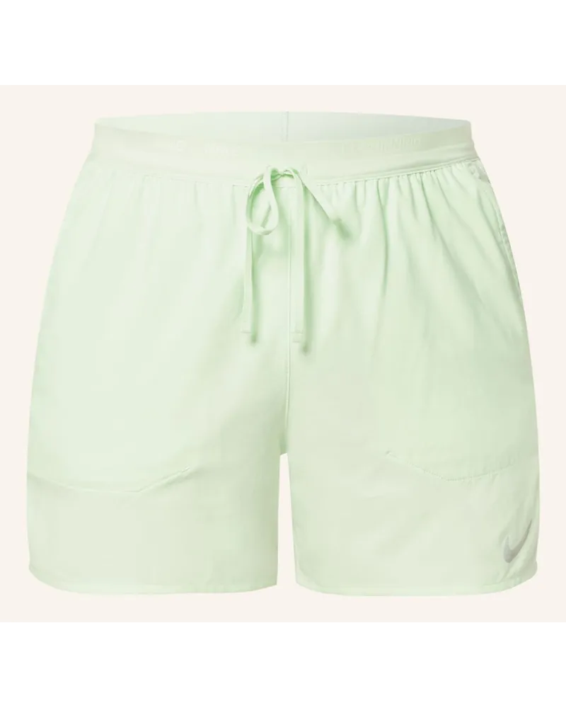 Nike 2-in-1-Laufshorts STRIDE Gruen