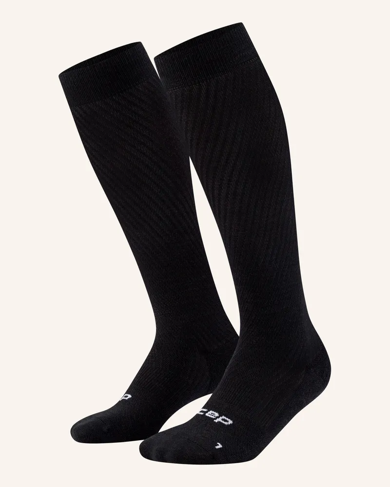 CEP Kniestrümpfe Core flight socks zum Reisen Schwarz