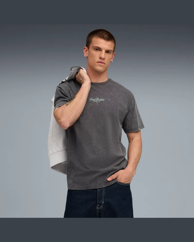 Puma Graphic Font Play Relaxed Washed T-Shirt Herren, Kleidung, Grau Grau