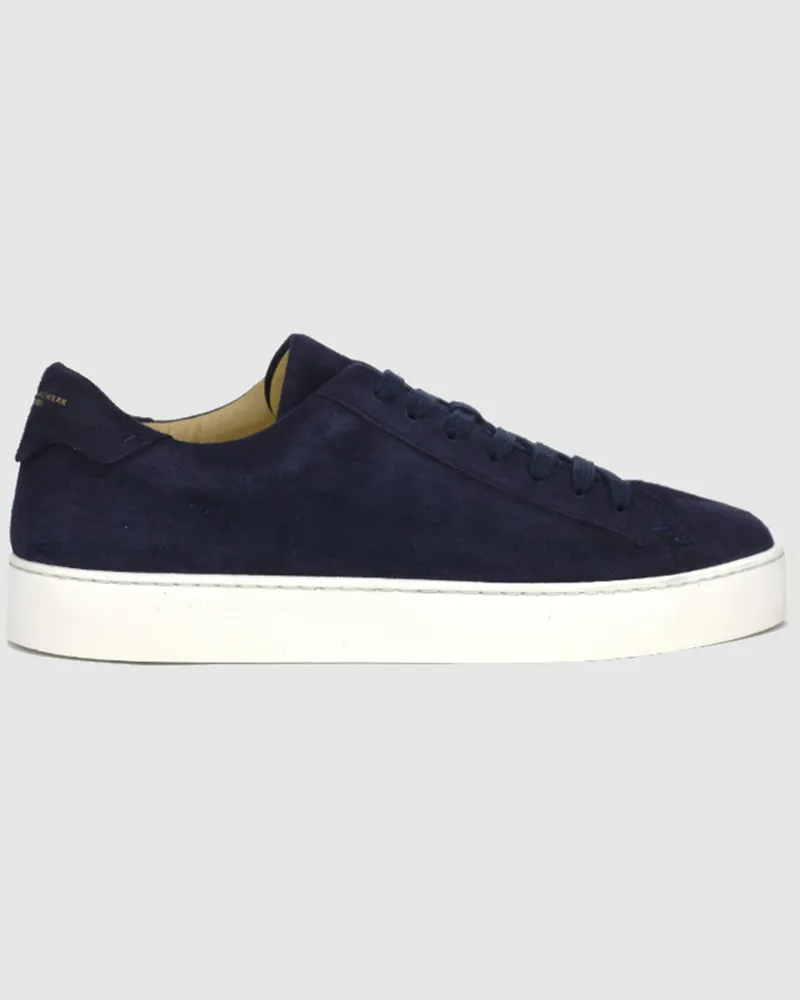 SCHUHE & HANDWERK Handgefertigter Sneaker aus softem Veloursleder in Marine
