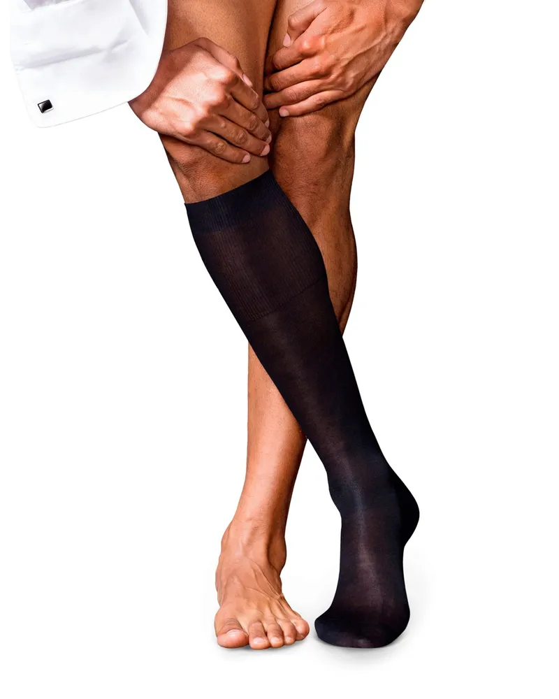 Falke Kniestrümpfe No. 4 aus einem leichten Seiden-Mix in Marine