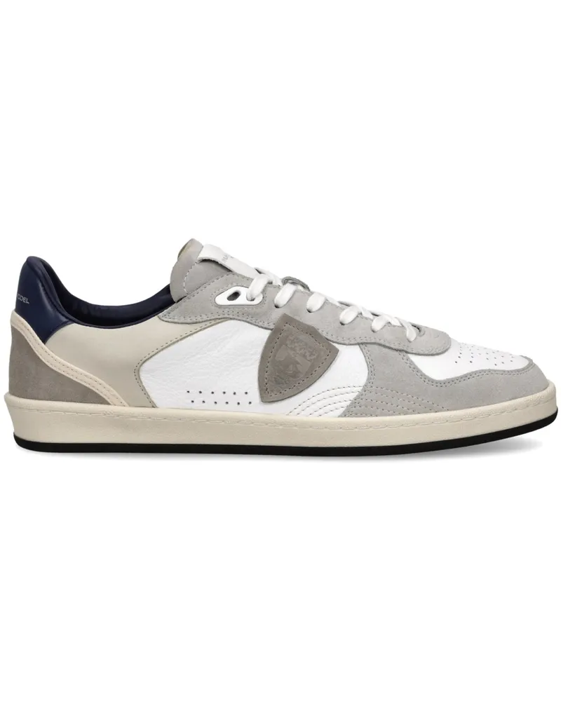 Philippe Model Flache Sneaker aus Glattleder mit Aufnäher in Offwhite
