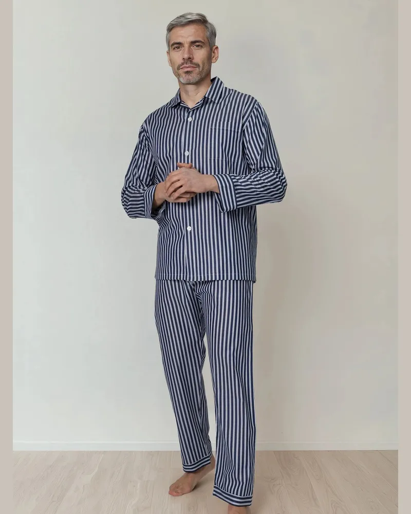 Novila Langer Pyjama mit Blockstreifen und Brusttasche in Marine