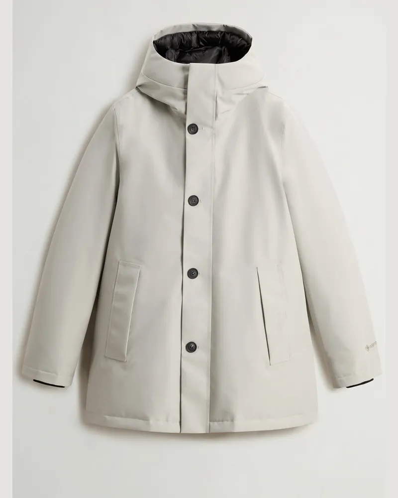Woolrich Daunenparka mit recycelter zweilagiger GORE-TEX-Membran und Kapuze in Offwhite