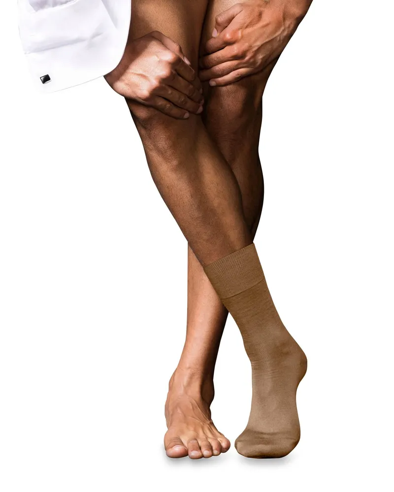 Falke Socken No. 6 aus einem Merinowolle-Seide-Mix in Beige