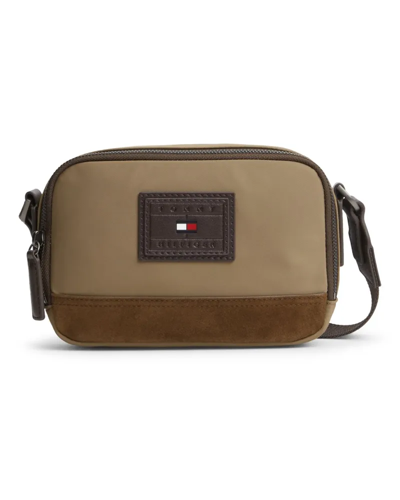 Tommy Hilfiger Crossbody-Kameratasche aus recyceltem Material mit Label-Aufnäher in Beige