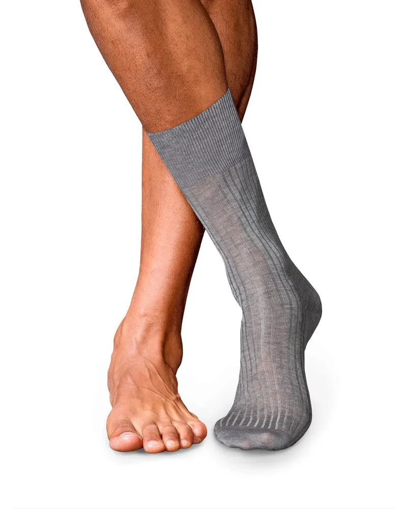 Falke Socken aus ägyptischer Baumwolle mit tonalem Streifen in Grau