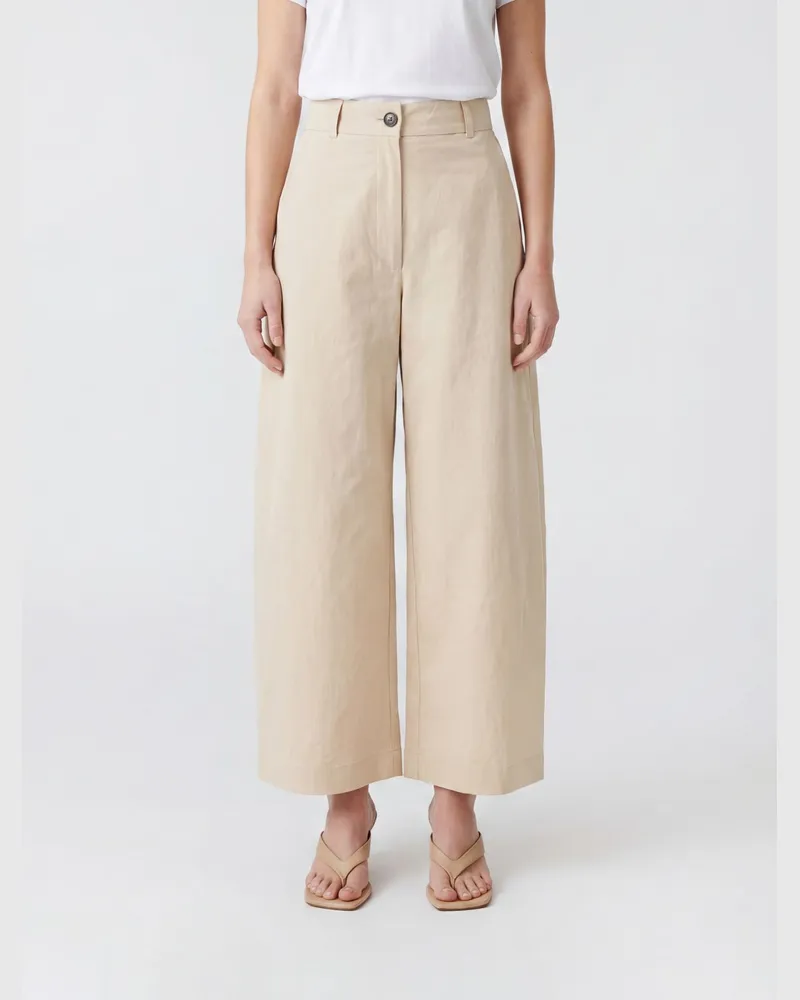 Studio Nicholson Verkürzte Baumwollhose mit weitem Bein und mittlerer Leibhöhe von Beige