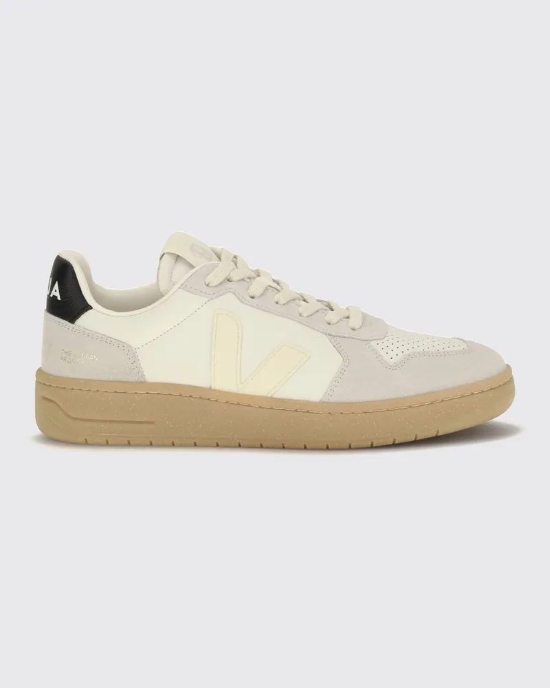 VEJA V-82 Sneakers aus O.T.-Leder mit perforierter Spitze Schwarz