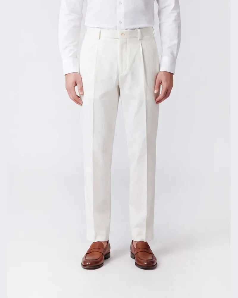 Eleventy Slim Fit Chino-Hose aus Stretch-Baumwolle von mit Bundfalten Weiß