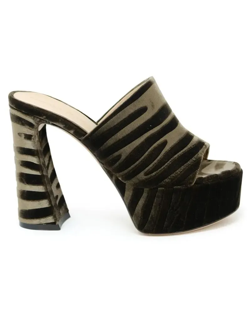 Gianvito Rossi Sandalen Mink Zebra Print Velvet Mules schwarz Schwarz