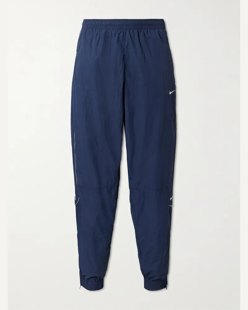 Nike Pantaloni sportivi a gamba affusolata in taffetà con logo ricamato Solo Swoosh Blu