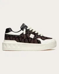 Valentino Garavani SNEAKER LOW-TOP ONE STUD XL IN NAPPA E TESSUTO TOILE ICONOGRAPHE Uomo FONDANT Fondant