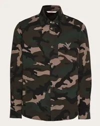 Valentino Garavani GIACCA CAMICIA IN GABARDINA DI COTONE CON STAMPA CAMOUFLAGE E V DETAIL METALLICA Uomo CAMOU ARMY Camou