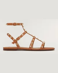 Valentino Garavani SANDALO BASSO ROCKSTUD IN VITELLO CON CINTURINI Donna MANDORLA Mandorla