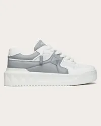 Valentino Garavani SNEAKER LOW-TOP ONE STUD XL IN NAPPA PERFORATA Uomo BIANCO/NUAGE Bianco