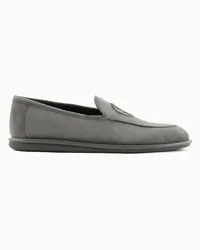 Giorgio Armani OFFICIAL STORE Mocassini In Suede Con Logo Ricamato Grigio