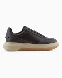 Emporio Armani OFFICIAL STORE Sneakers In Pelle Martellata Con Logo Laterale Marrone