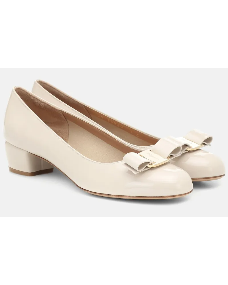 Ferragamo Pumps Vara in vernice Bianco