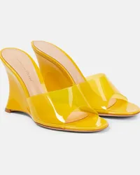 Gianvito Rossi Mules con zeppa Vernice in PVC Giallo