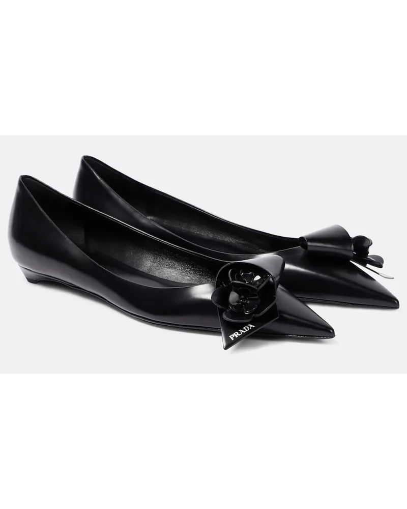 Prada Ballerine in pelle con applicazione floreale Nero