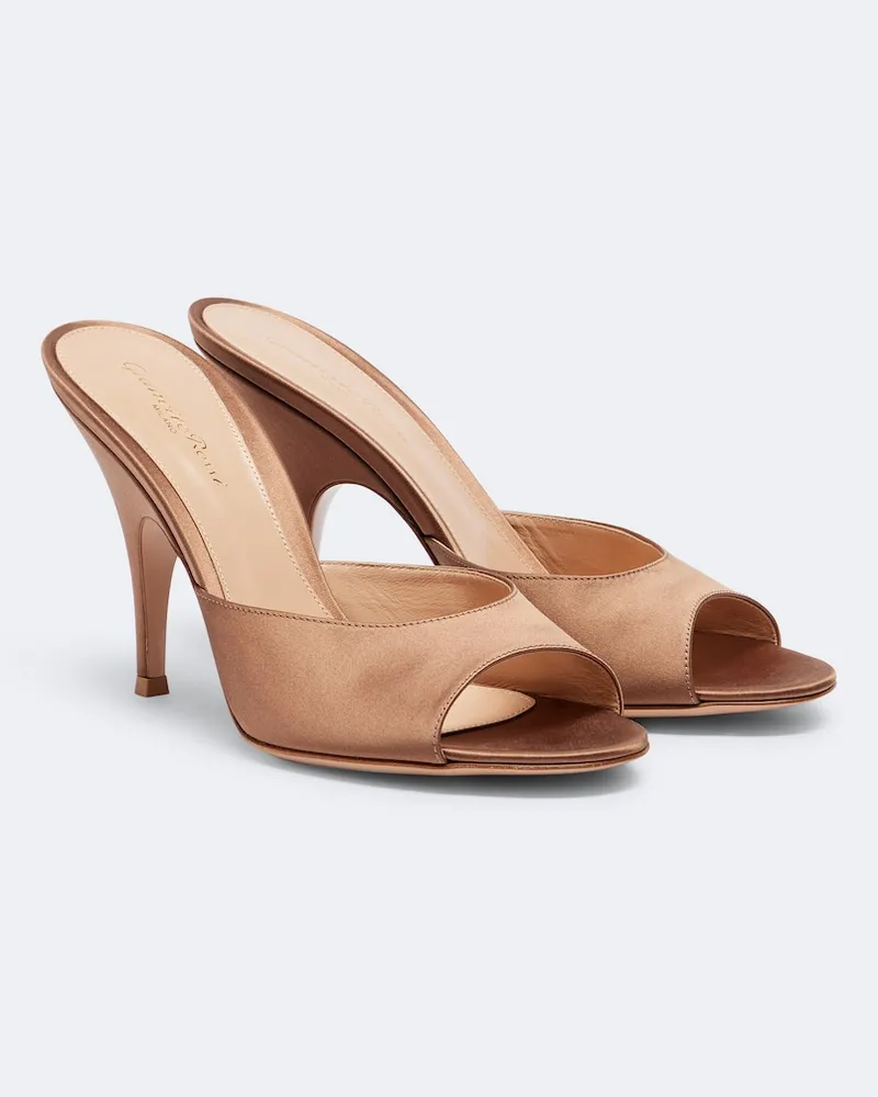 Gianvito Rossi Mules Sofia in raso Beige