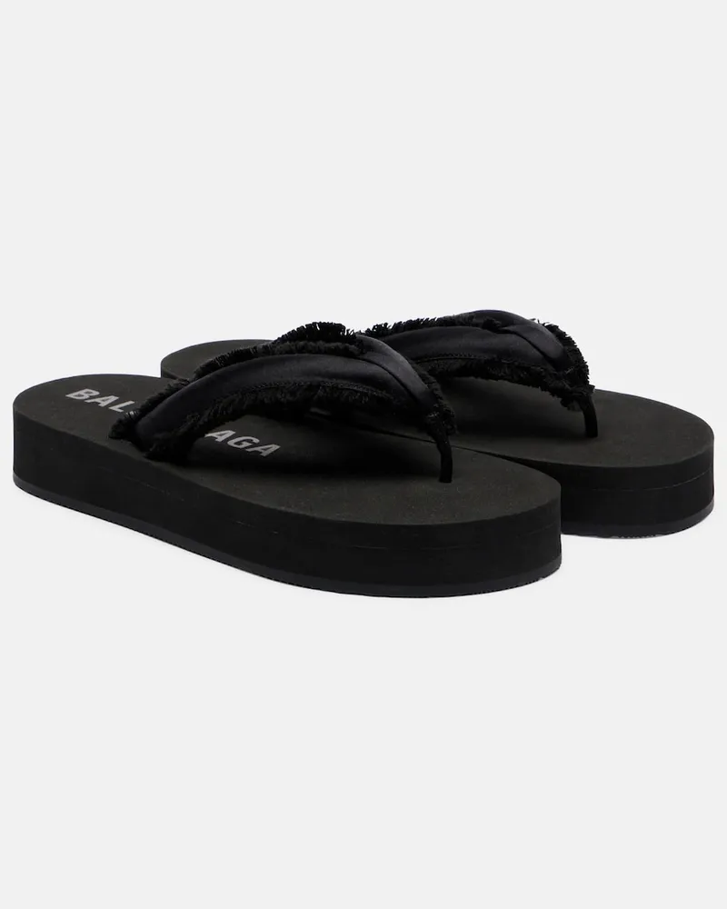 Balenciaga Sandali infradito Cushy in raso con frange Nero