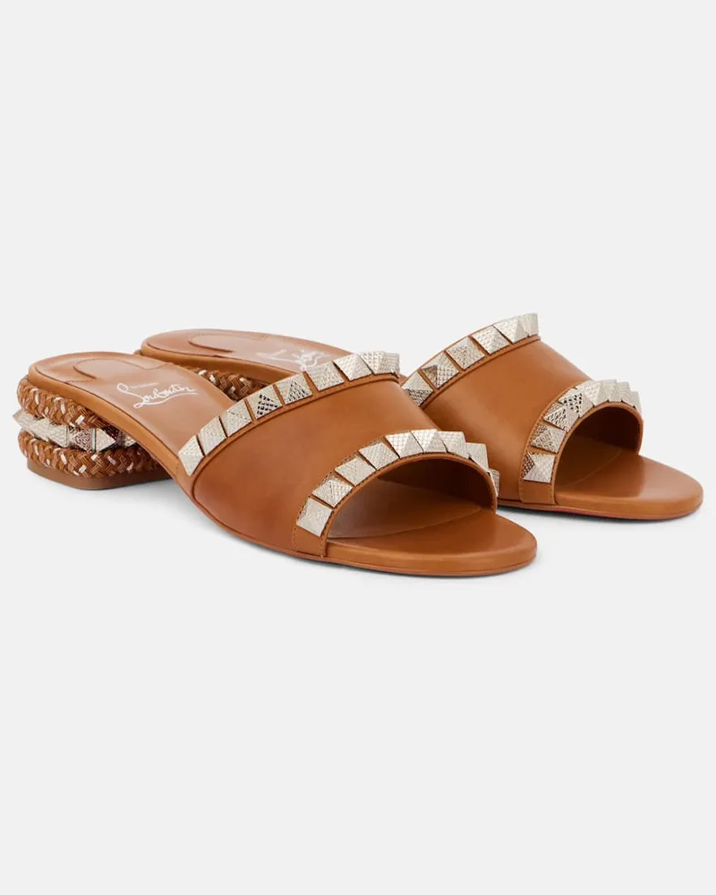 Christian Louboutin Mules Pyramule 30 in pelle con borchie Marrone