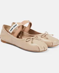 Miu Miu Ballerine in pelle con logo Beige