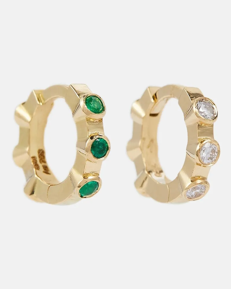 Ileana Makri Orecchini a cerchio Stepping Stone Midi in oro 18kt con diamanti e smeraldi Verde