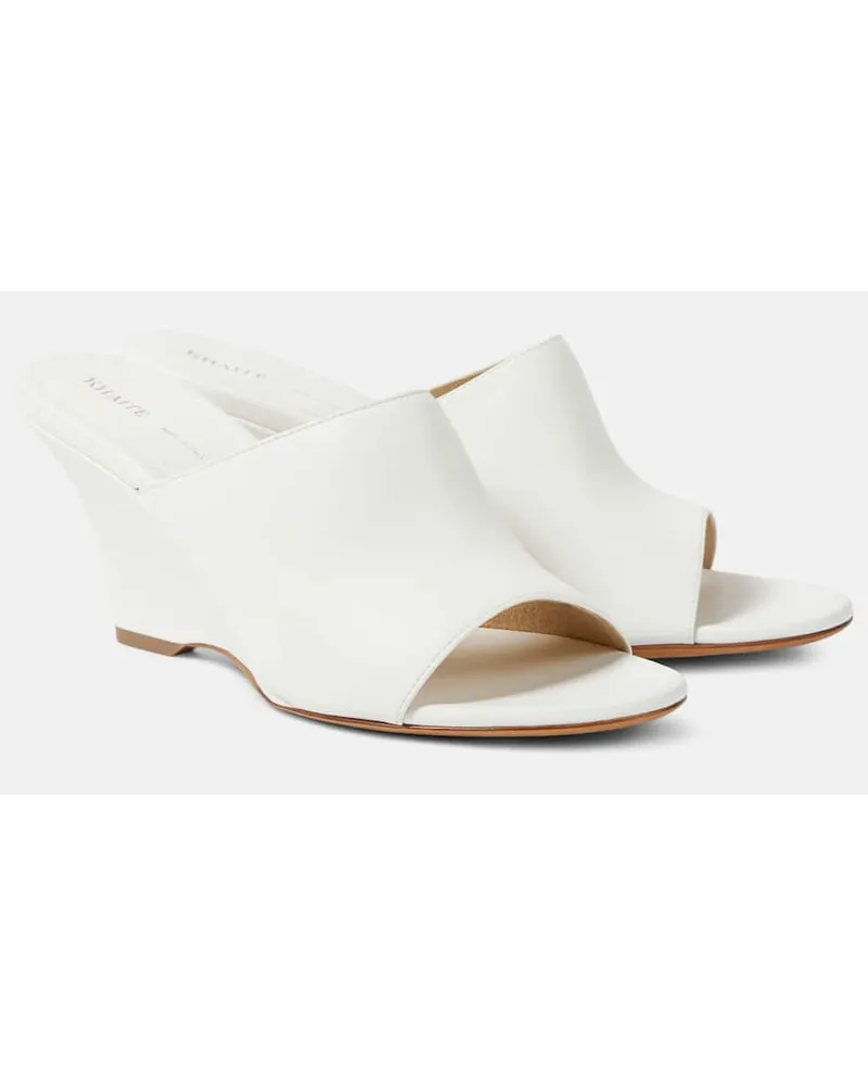 KHAITE Mules Marion in pelle con zeppa Bianco