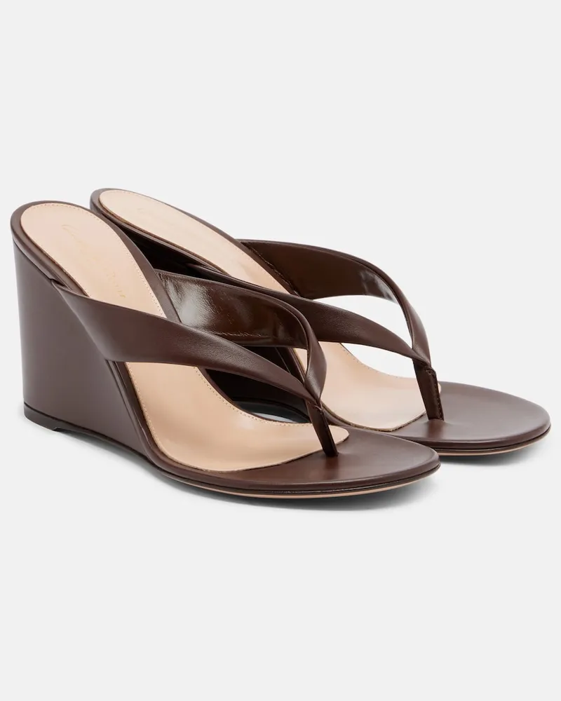 Gianvito Rossi Sandali infradito in pelle con zeppa Marrone