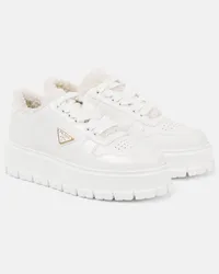 Prada Sneakers in pelle con shearling Bianco