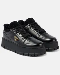 Prada Sneakers in pelle con plateau e shearling Nero