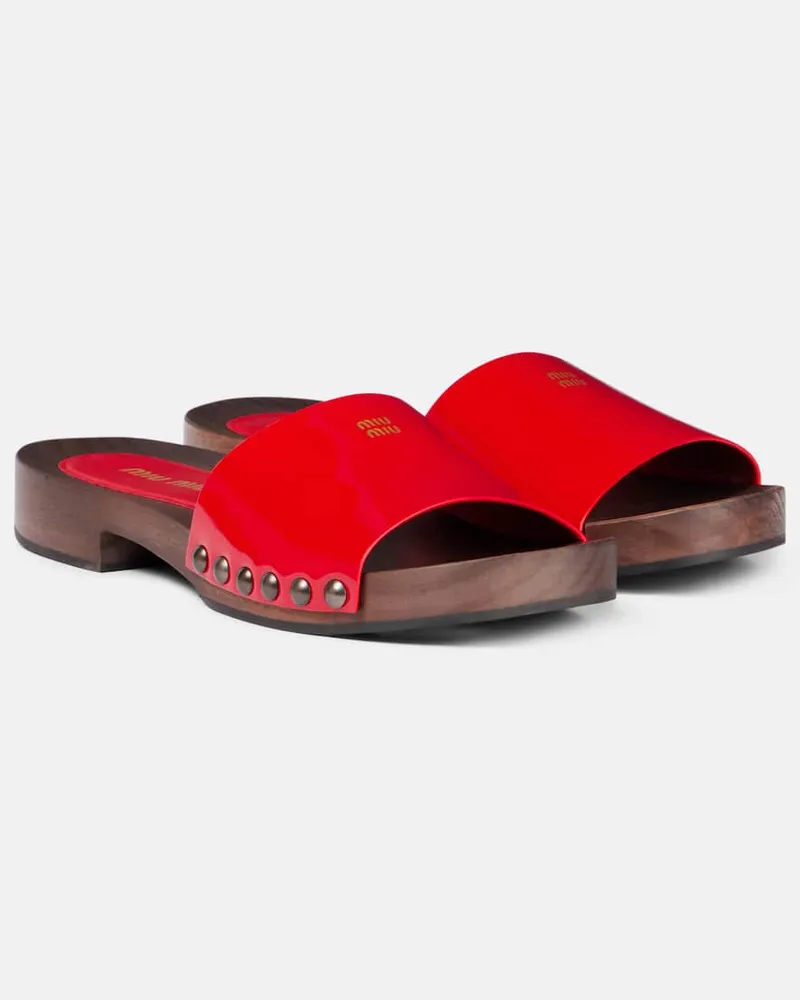 Miu Miu Mules in vernice con logo Rosso