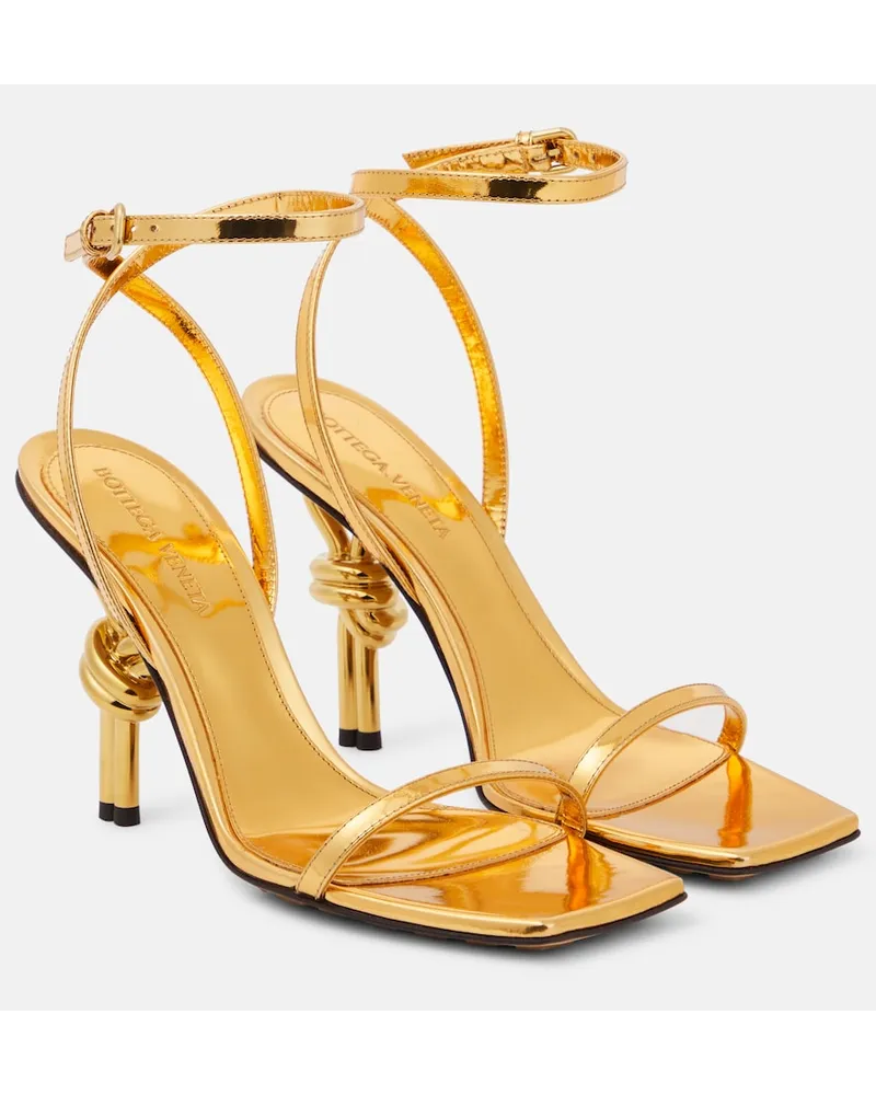 Bottega Veneta Sandali Knot in pelle metallizzata Oro